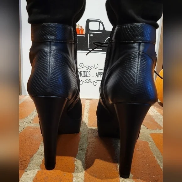 Jlo Vivah Black over the Knee Platform Boots with lace up front Size 7 1/2 M - Picture 14 of 16